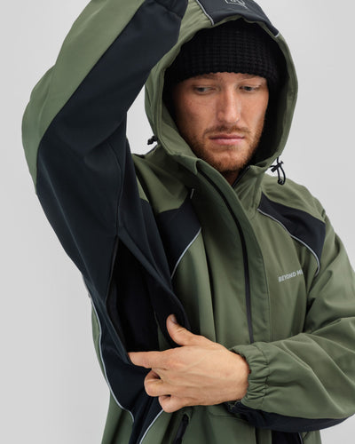 BEYOND MEDALS SOFTSHELL JACKET W26